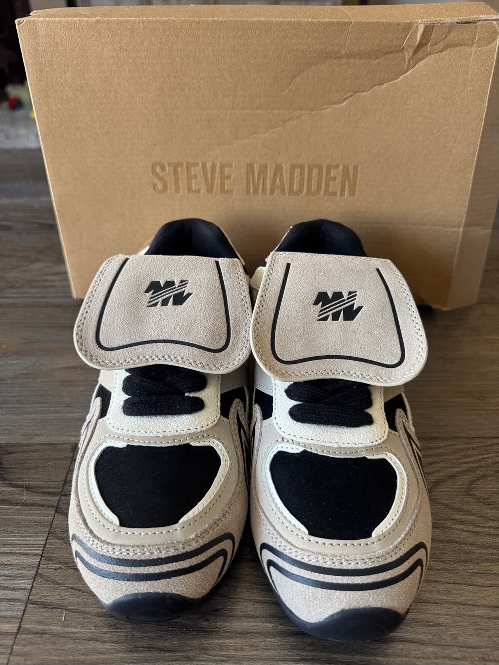 Steve Madden Women’s Optimus Athletic Sneakers brand new in box